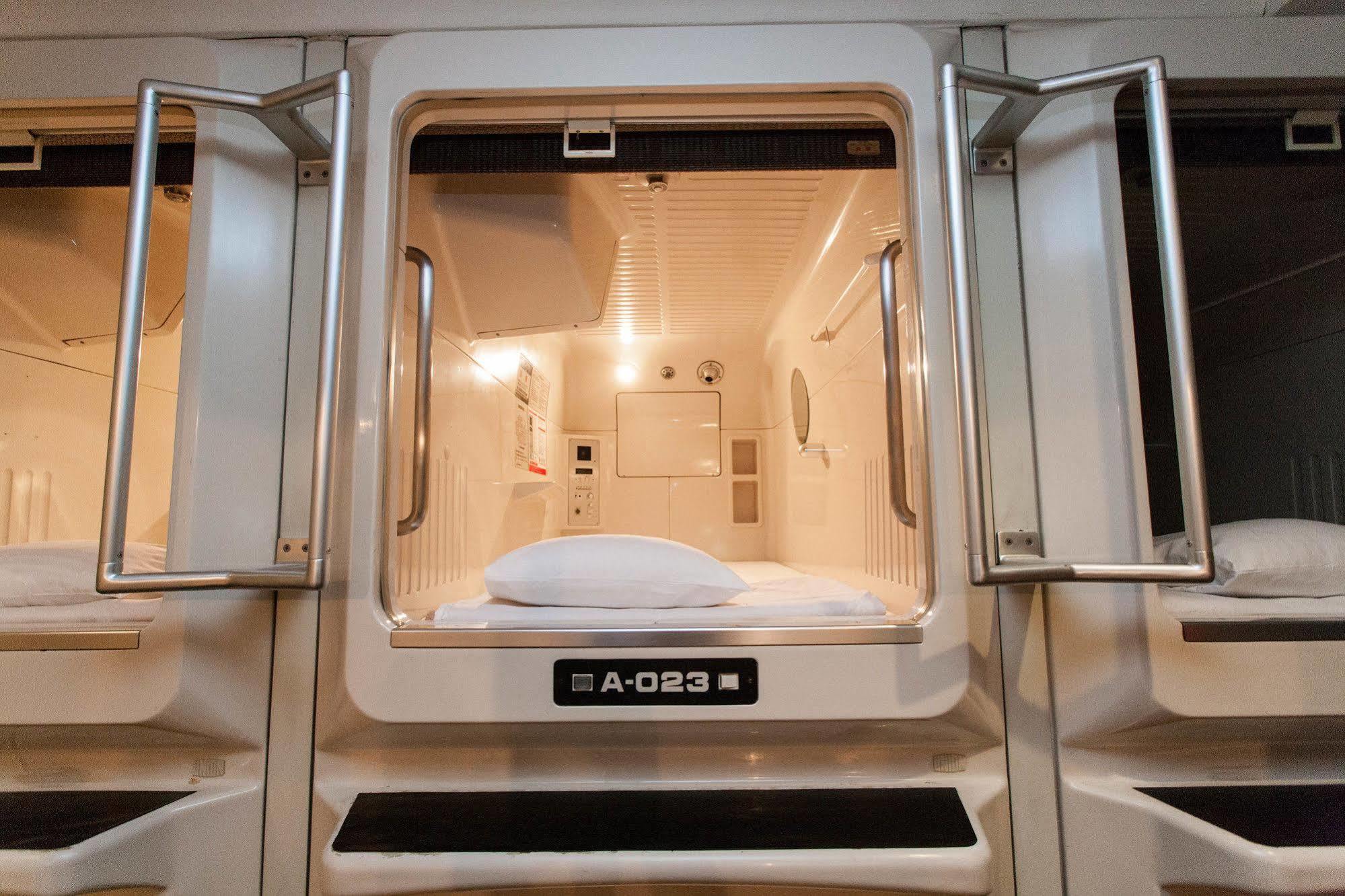 Capsule Hotel Asahi Plaza Shinsaibashi Οσάκα Εξωτερικό φωτογραφία